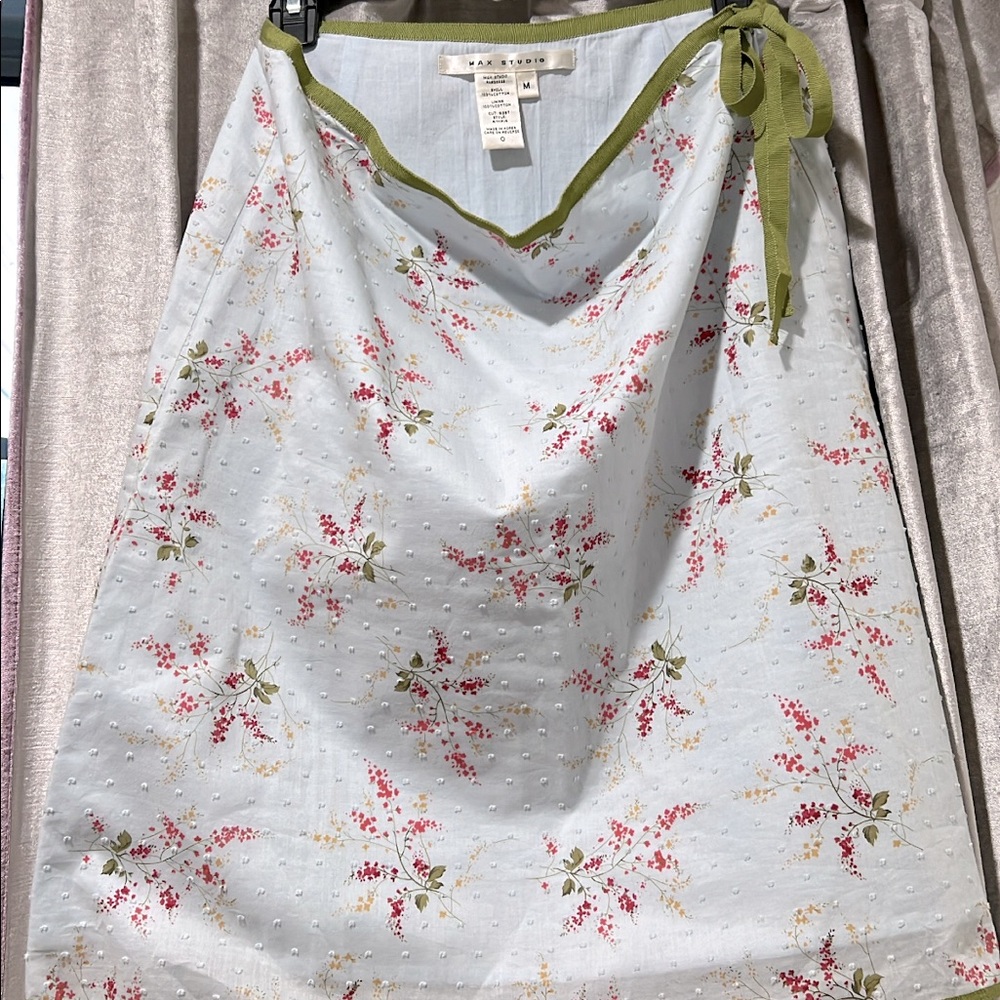 Max studio floral skirt